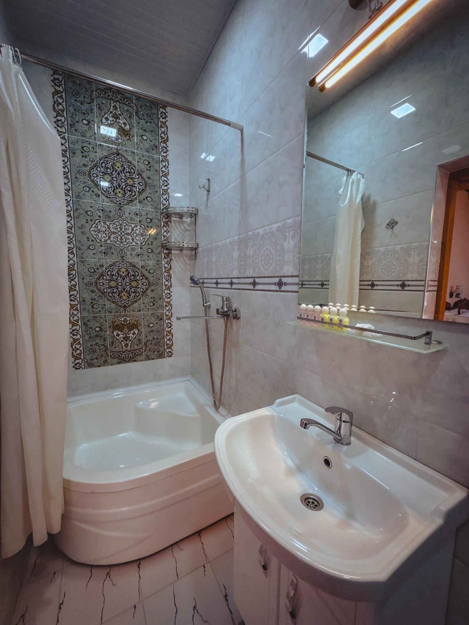 Old Gate Family Guest House 부하라 외부 사진